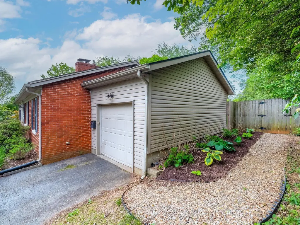618 Pasadena Drive Lexington KY 40503