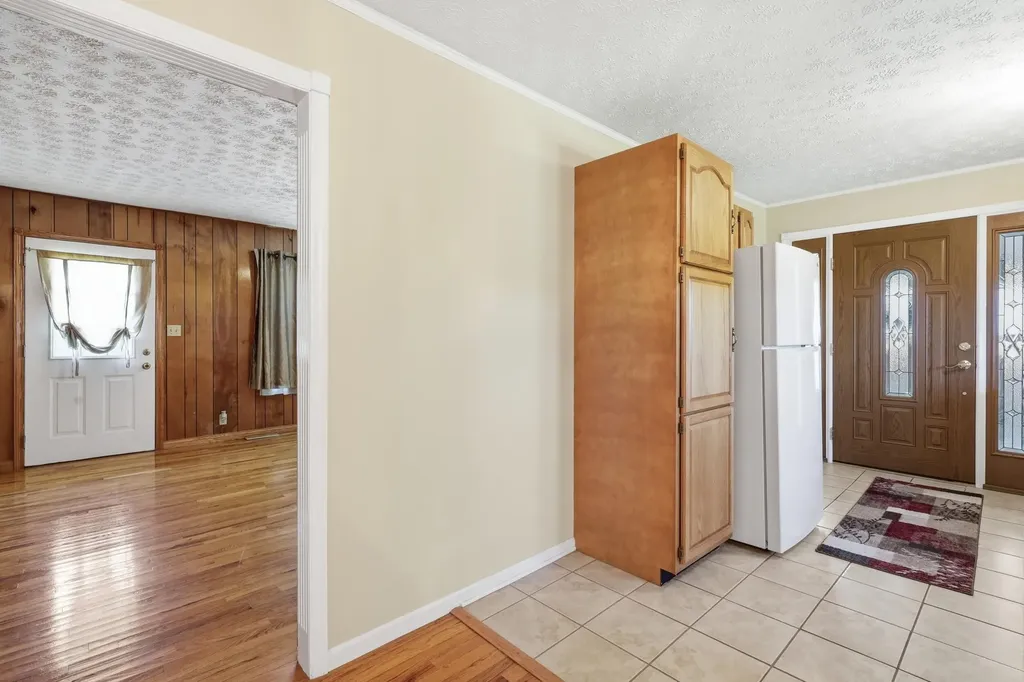 120 New Cut Road Jeffersonville KY 40337