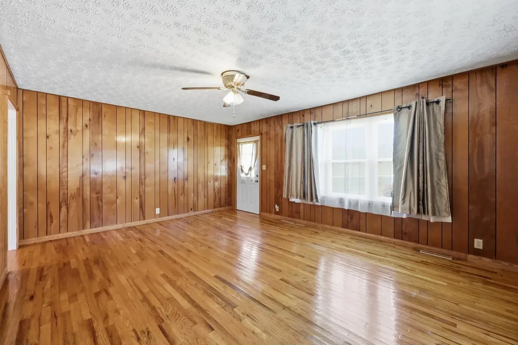 120 New Cut Road Jeffersonville KY 40337