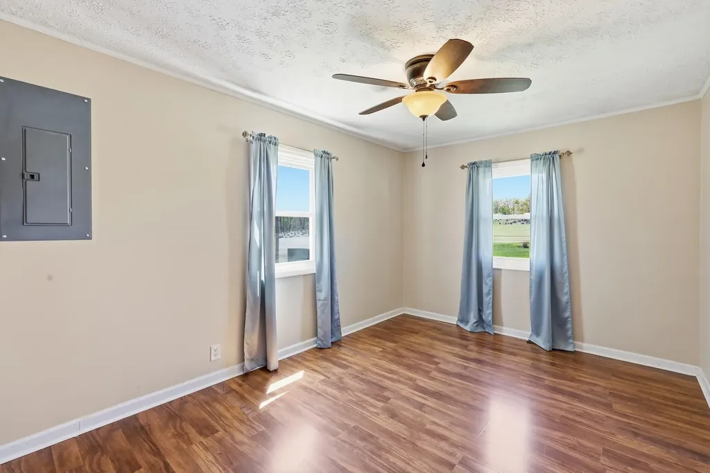 120 New Cut Road Jeffersonville KY 40337