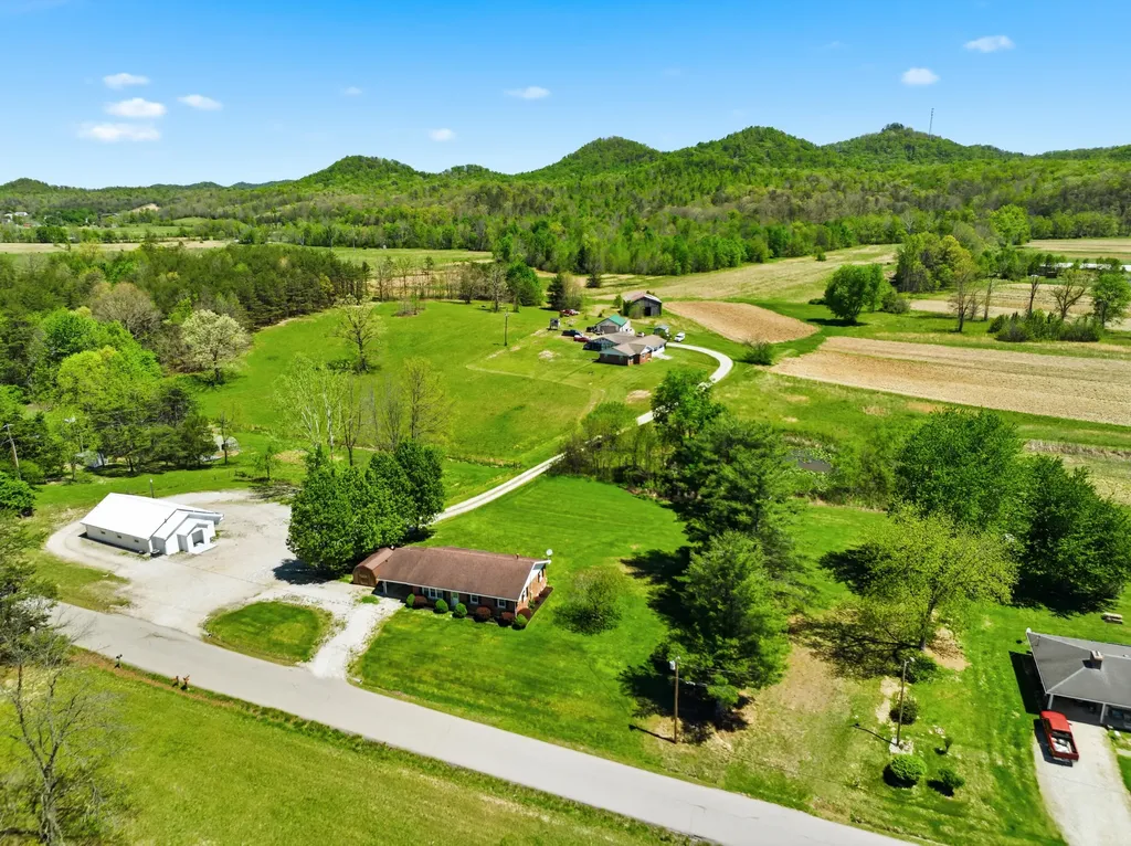 120 New Cut Road Jeffersonville KY 40337