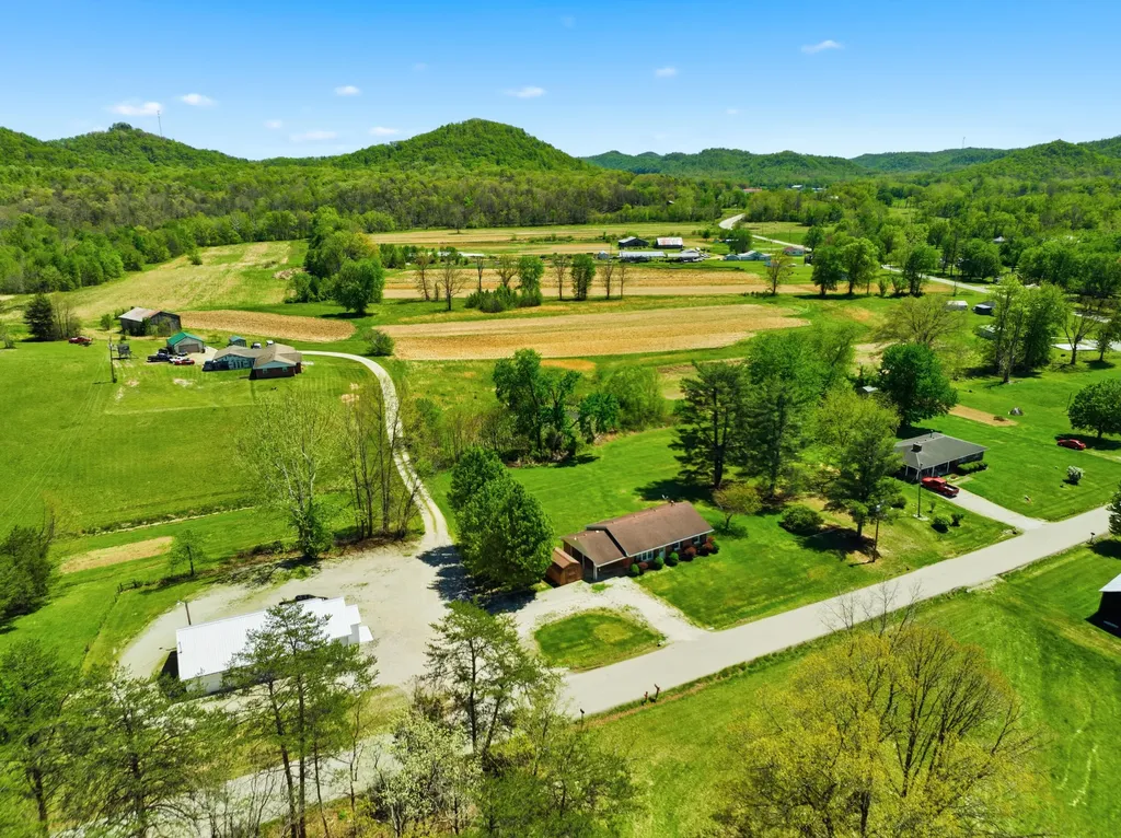 120 New Cut Road Jeffersonville KY 40337