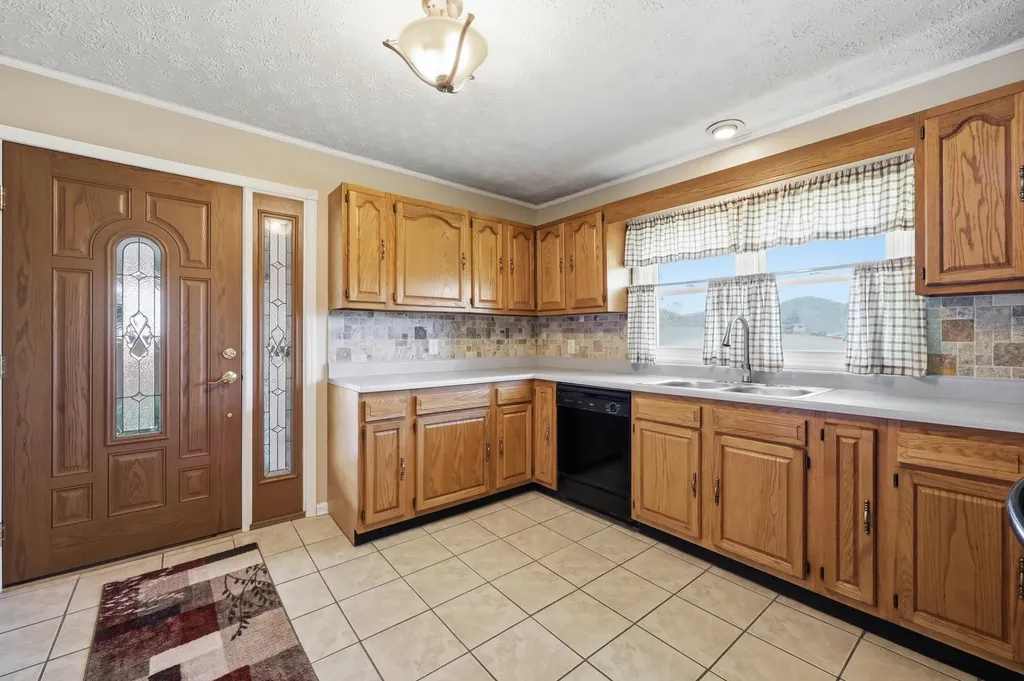 120 New Cut Road Jeffersonville KY 40337