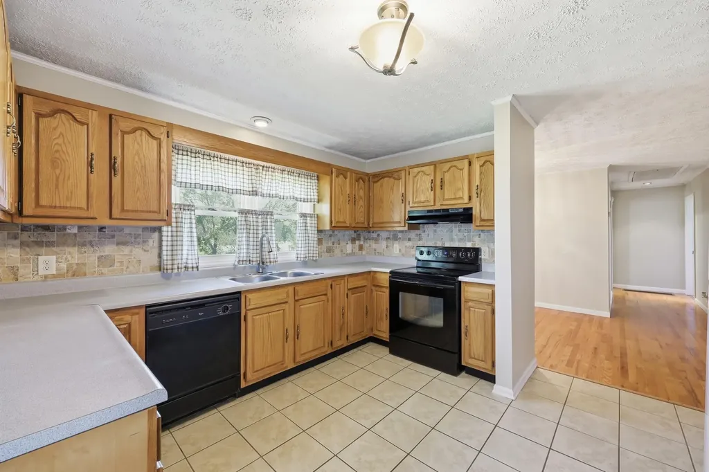 120 New Cut Road Jeffersonville KY 40337