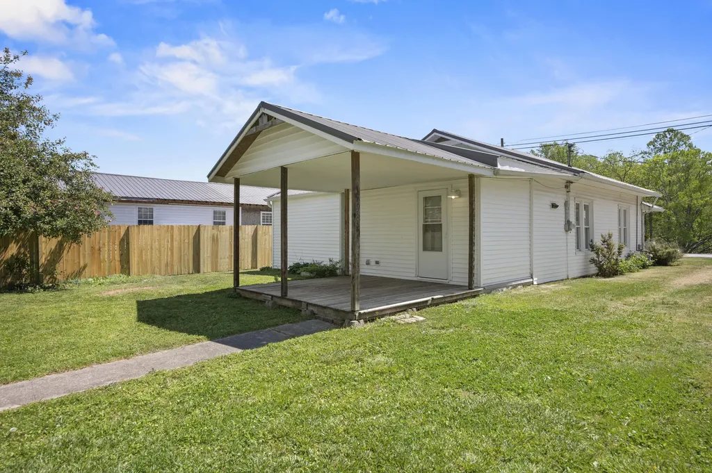 1210 S Irvine Road Irvine KY 40336