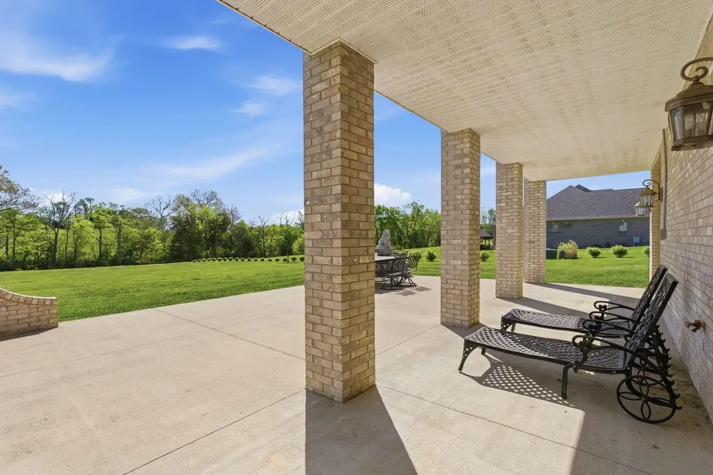112 Little Paige Drive Frankfort KY 40601