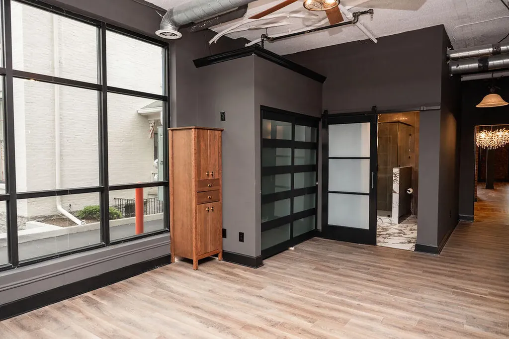 275 Limestone Lexington KY 40508
