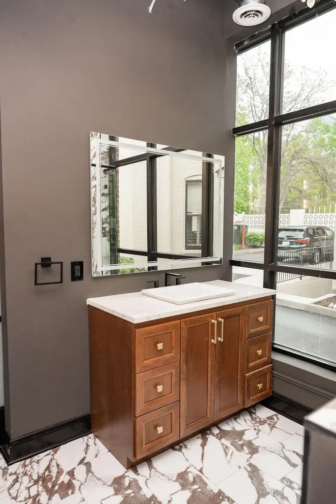 275 Limestone Lexington KY 40508