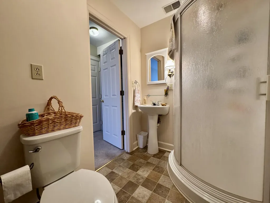 15B Charleston Greene Danville KY 40422