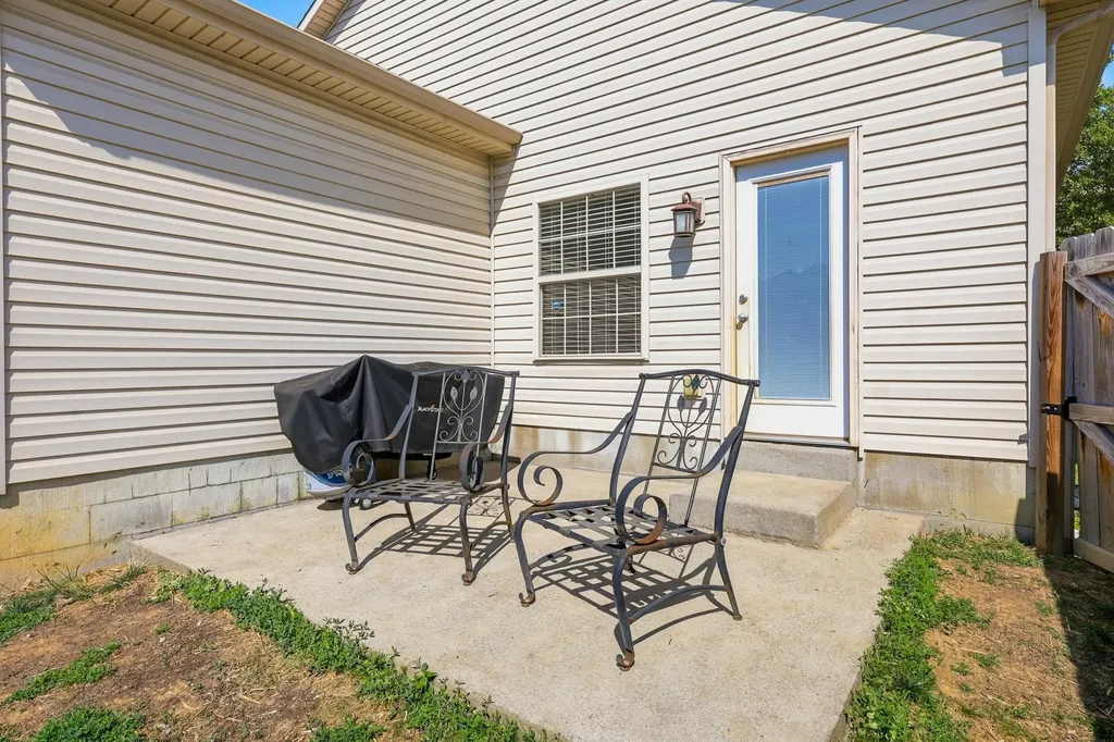 2261 Market Garden Lane Lexington KY 40509