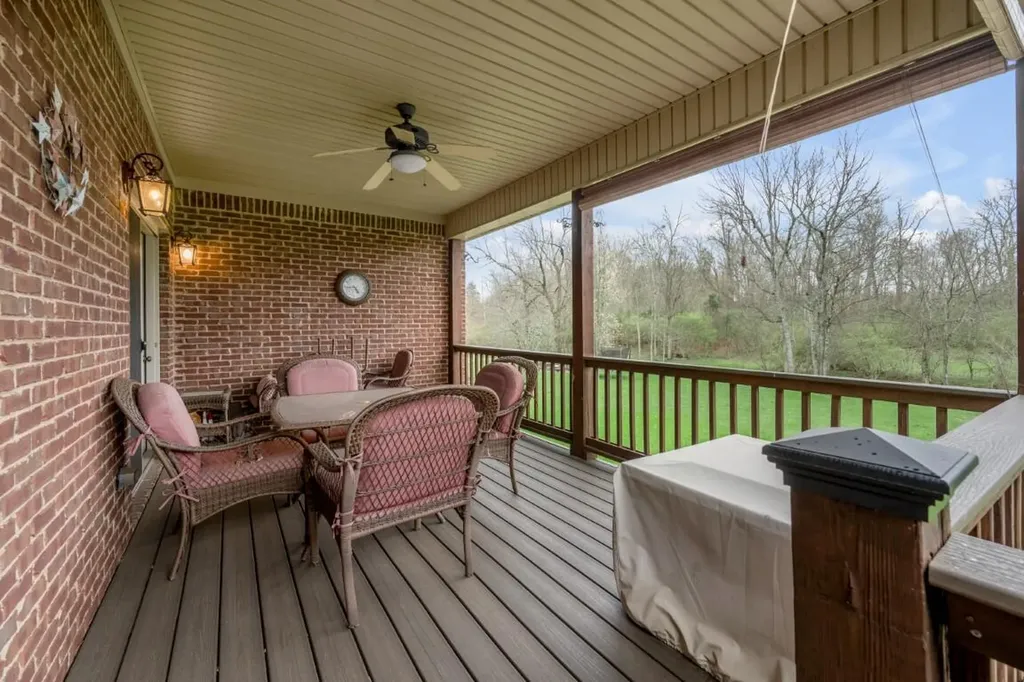 1016 Scenic Garden Lawrenceburg KY 40342