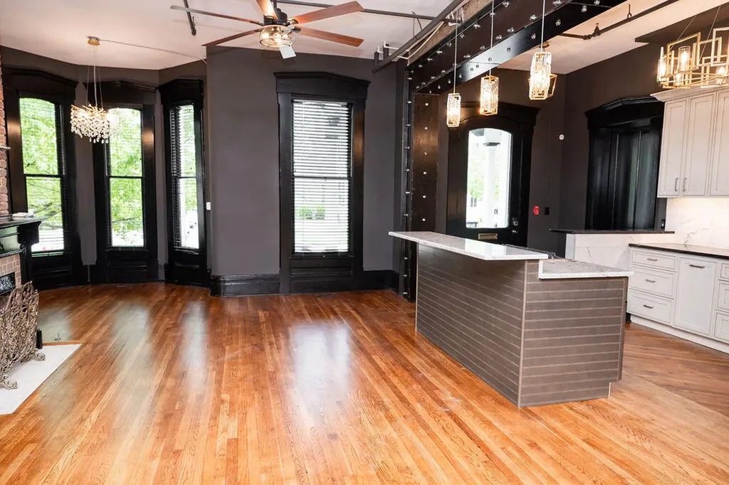 275 Limestone Lexington KY 40508