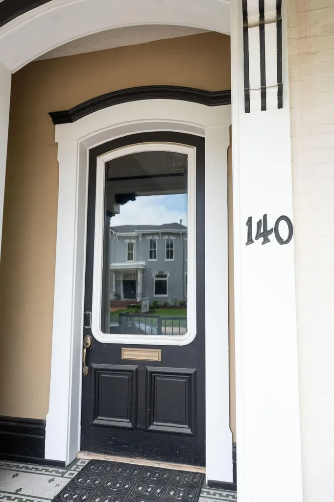 275 Limestone Lexington KY 40508