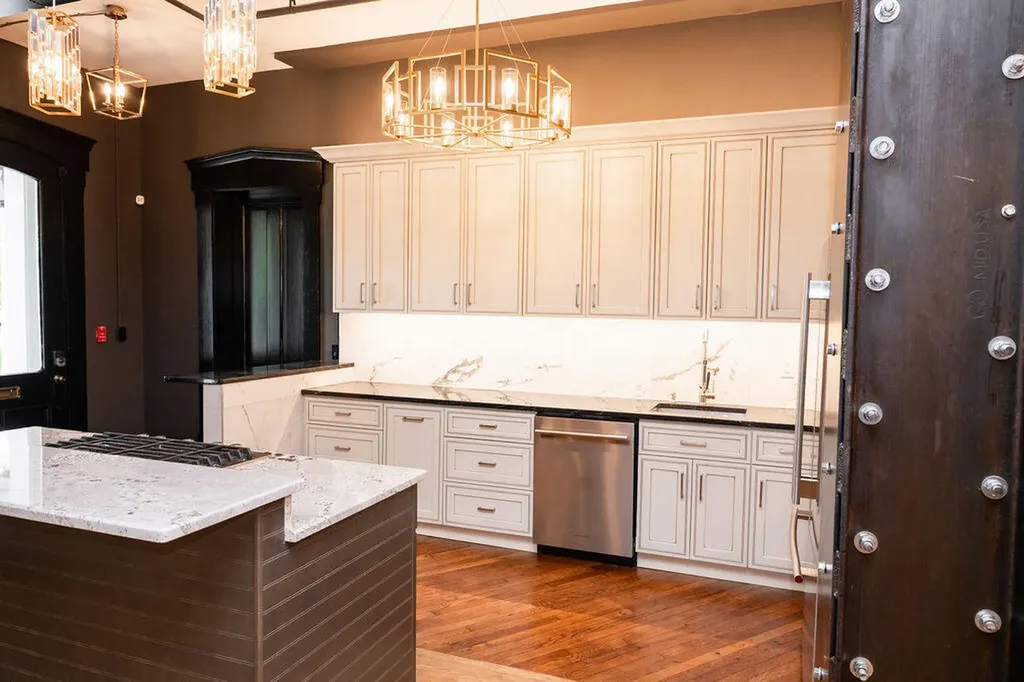 275 Limestone Lexington KY 40508