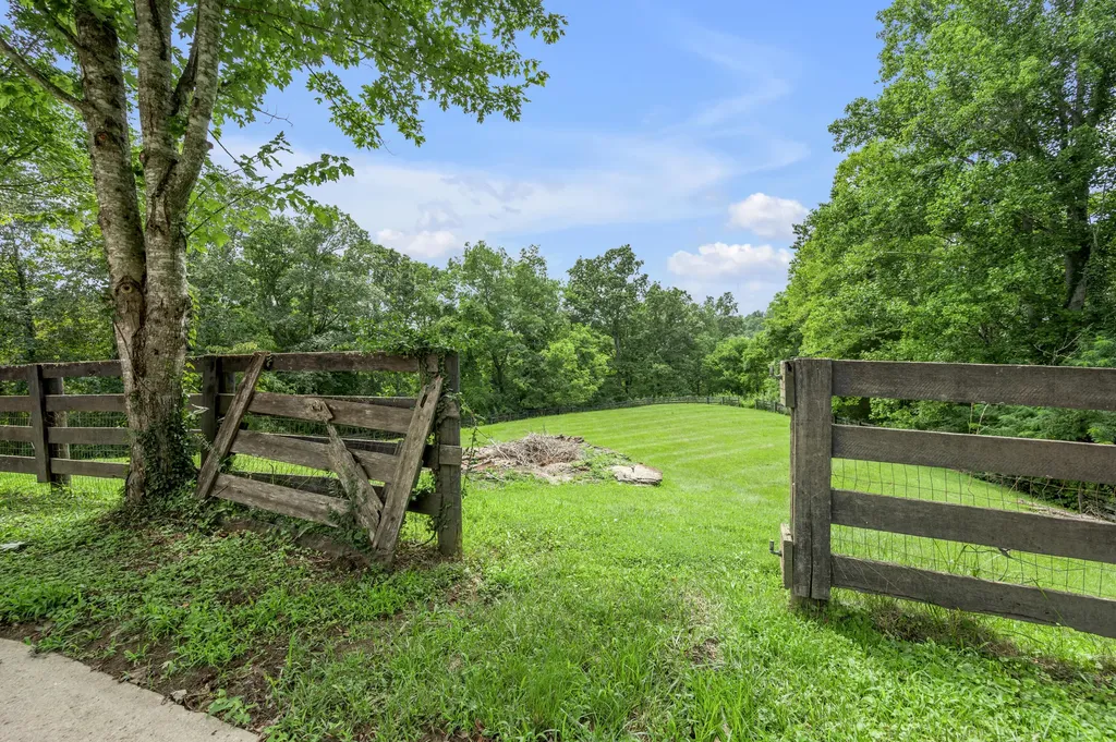 204 Hickory Meadows Drive Richmond KY 40475