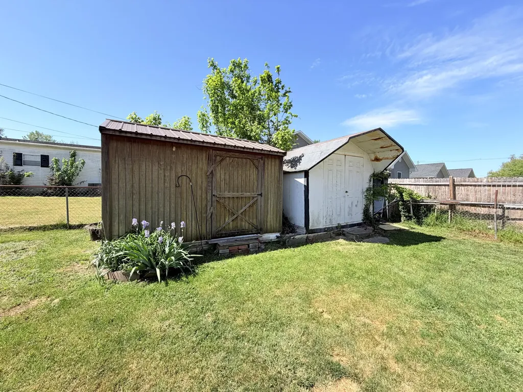 185 W Main Street Mt Vernon KY 40456