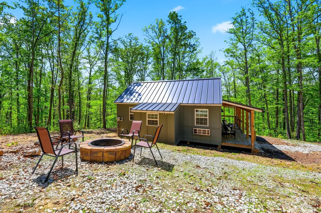1100 Sinking Valley School Road Mckee KY 40447