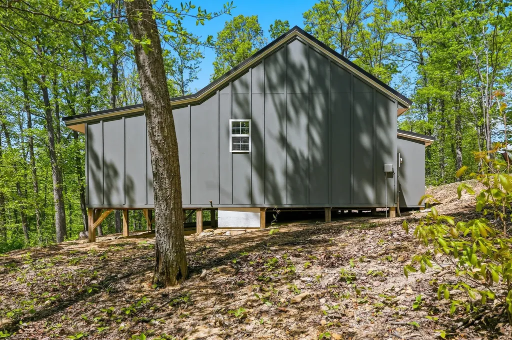 1100 Sinking Valley School Road Mckee KY 40447