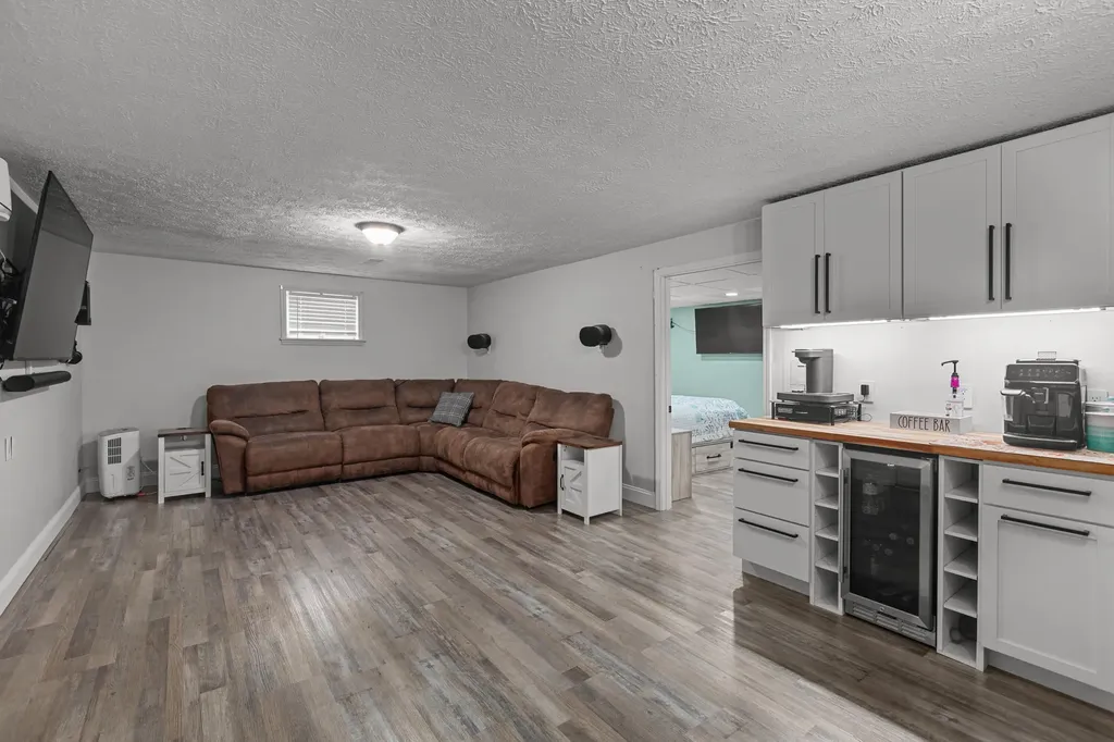 28 Churchill Drive Winchester KY 40391