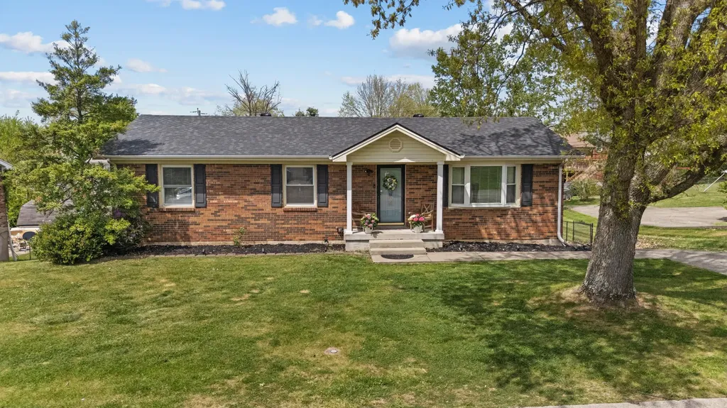 28 Churchill Drive Winchester KY 40391