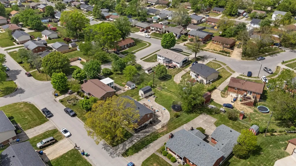 28 Churchill Drive Winchester KY 40391