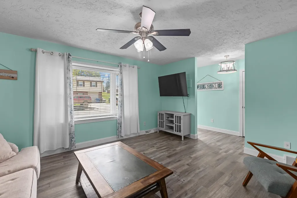 28 Churchill Drive Winchester KY 40391