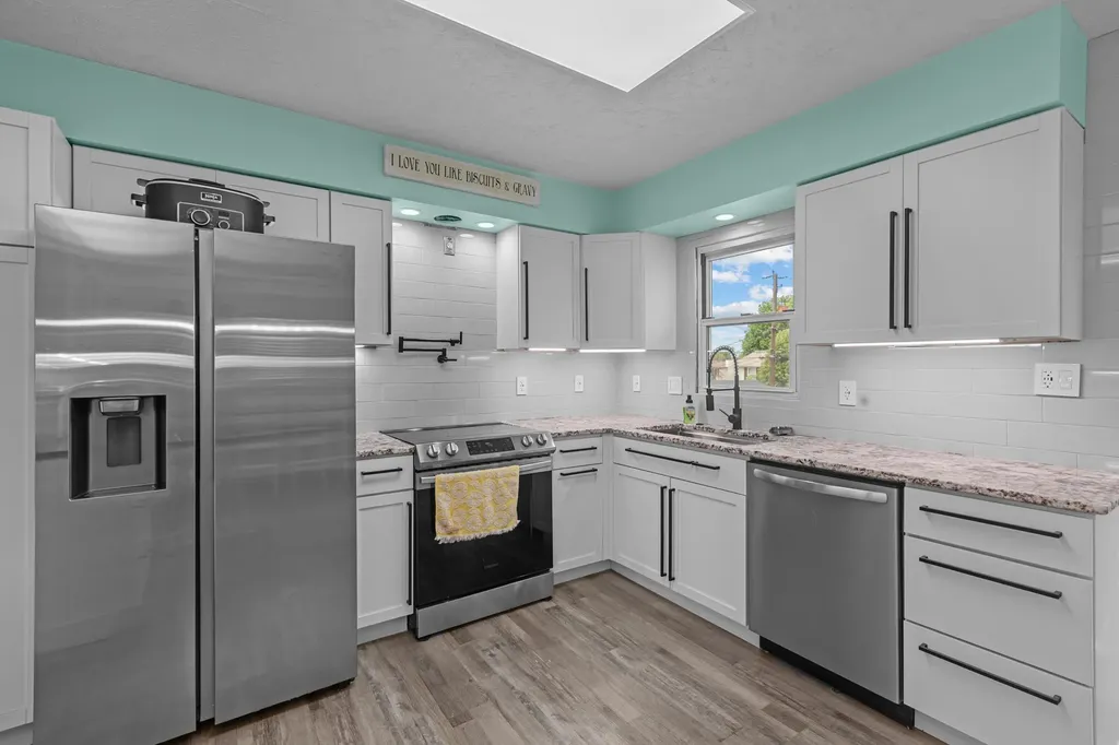 28 Churchill Drive Winchester KY 40391