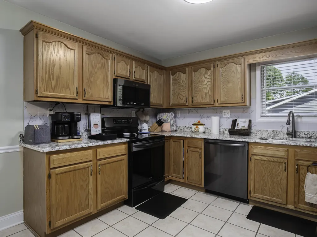 1035 Gregory Lane Lawrenceburg KY 40342