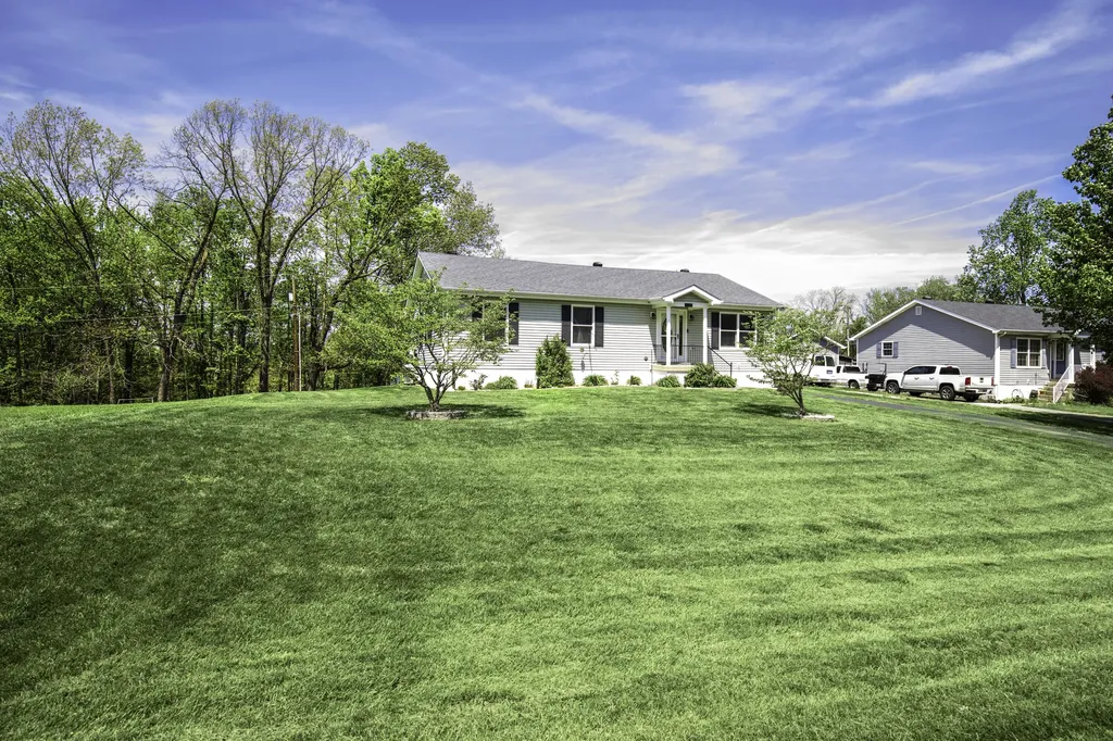 1035 Gregory Lane Lawrenceburg KY 40342