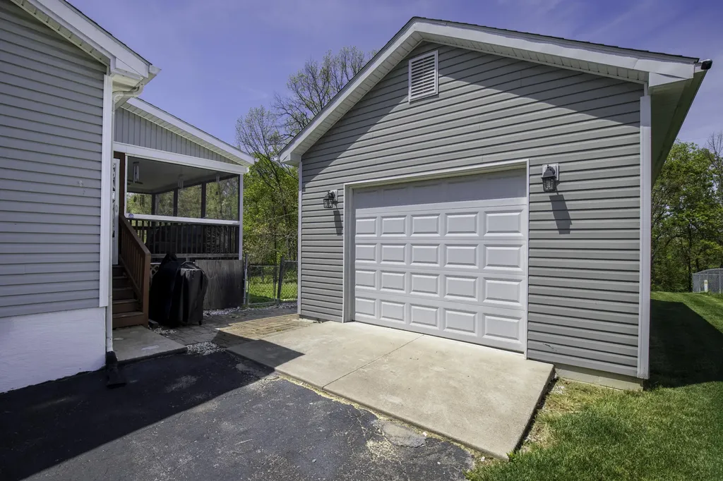 1035 Gregory Lane Lawrenceburg KY 40342