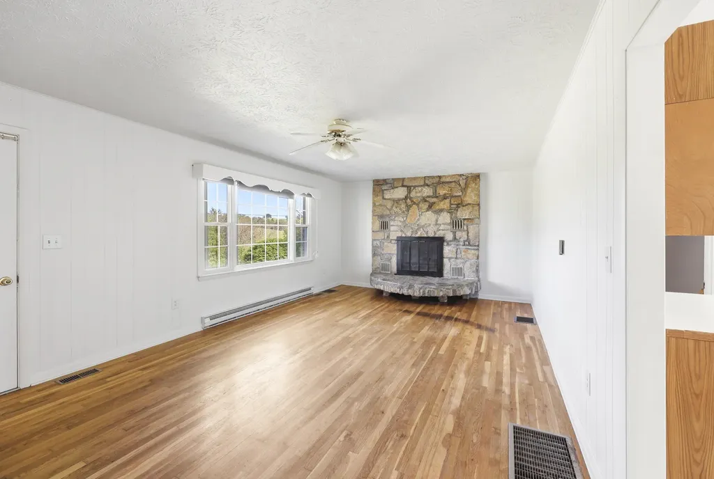 210 Bunker Hill Road Paris KY 40361