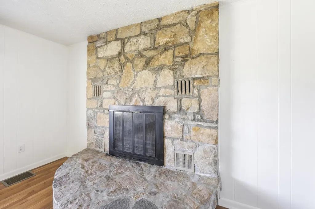 210 Bunker Hill Road Paris KY 40361