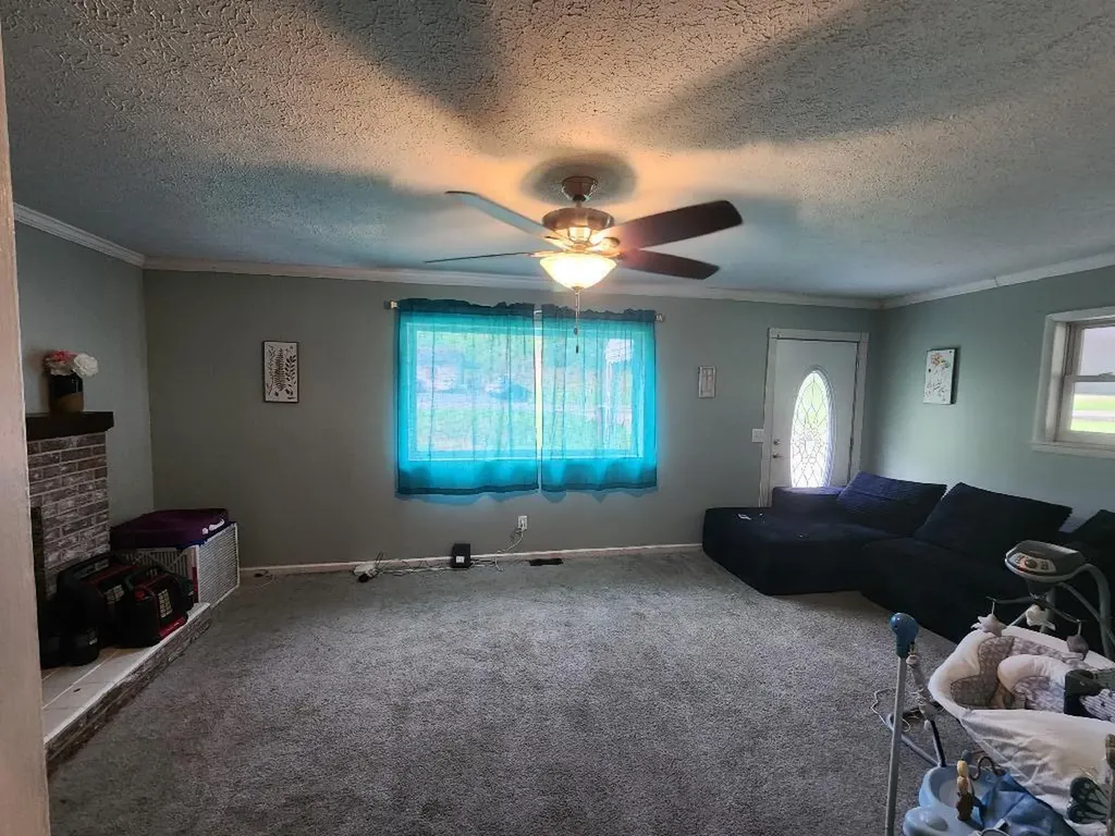 3919 Ky-40 Paintsville KY 41240