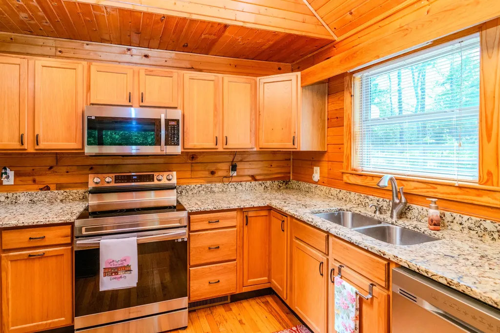322 Weekender Lane Burkesville KY 42717