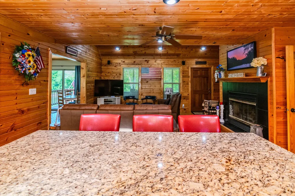 322 Weekender Lane Burkesville KY 42717
