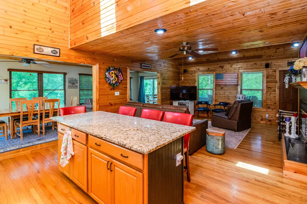 322 Weekender Lane Burkesville KY 42717