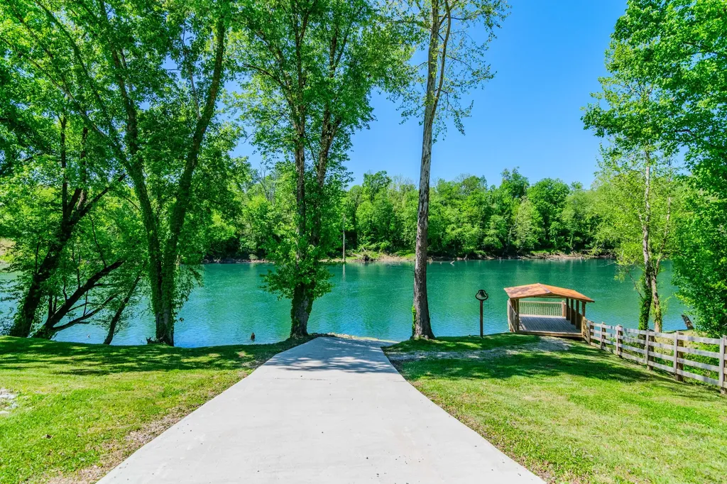 322 Weekender Lane Burkesville KY 42717