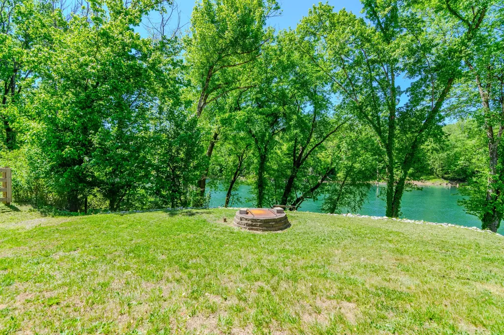 322 Weekender Lane Burkesville KY 42717