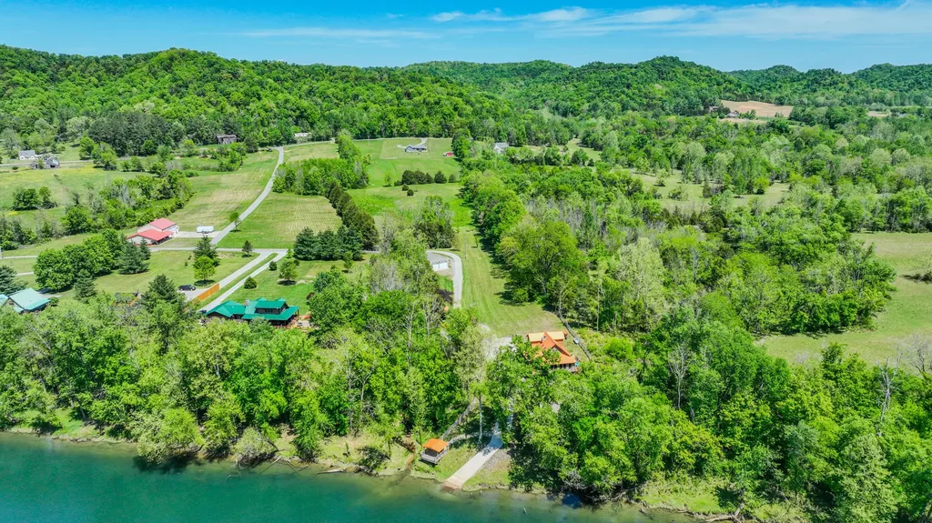 322 Weekender Lane Burkesville KY 42717