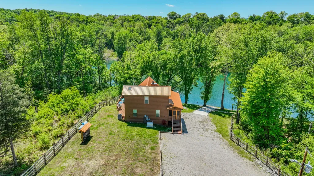 322 Weekender Lane Burkesville KY 42717