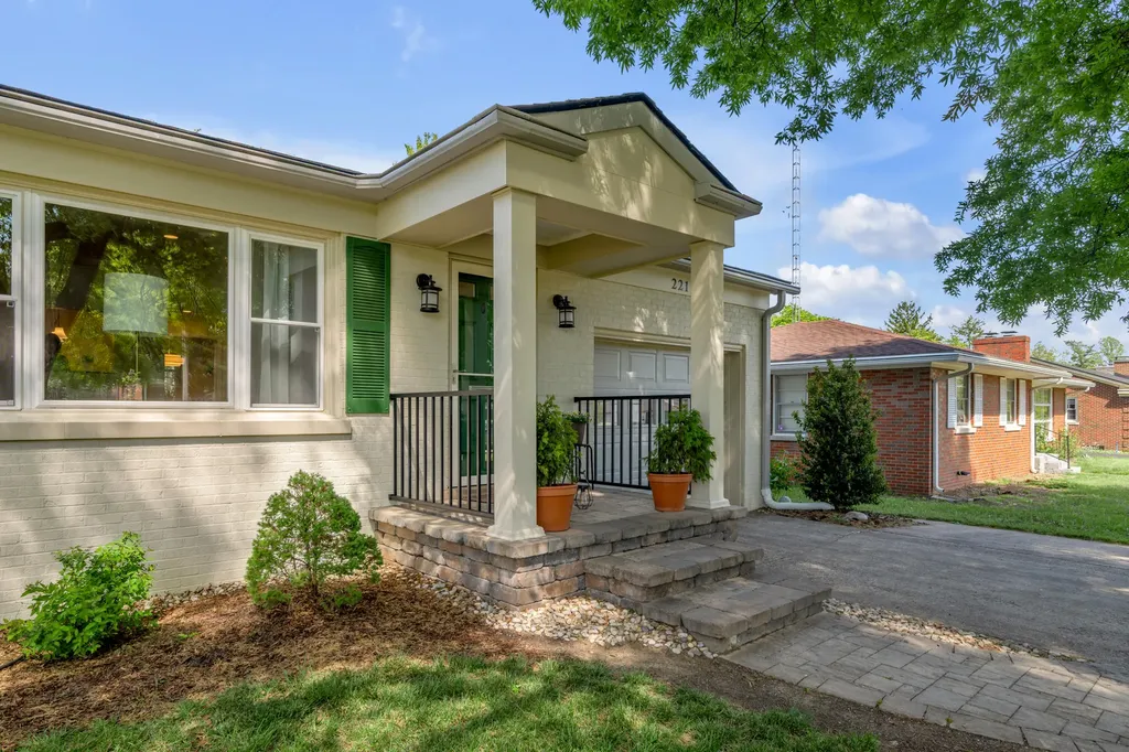221 Greenbriar Road Lexington KY 40503
