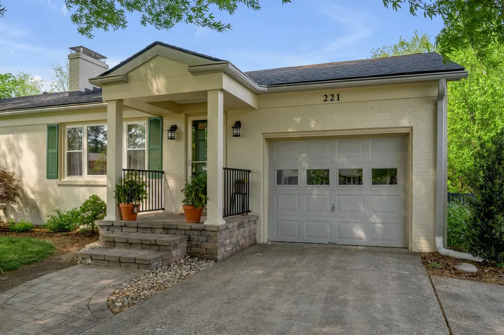 221 Greenbriar Road Lexington KY 40503