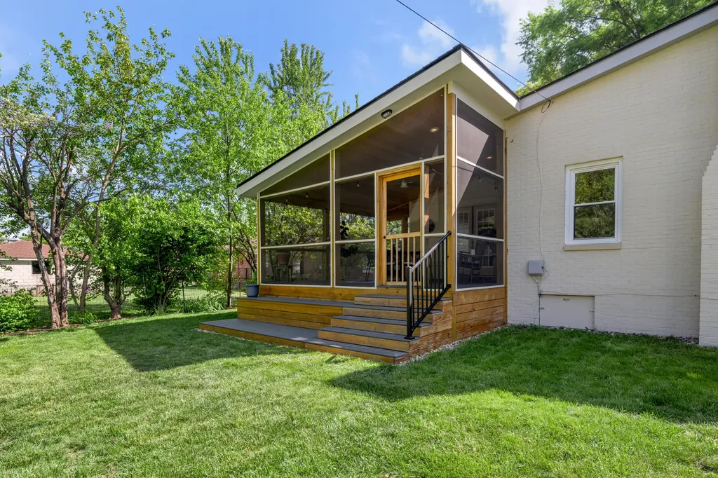 221 Greenbriar Road Lexington KY 40503