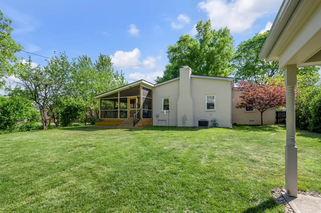 221 Greenbriar Road Lexington KY 40503