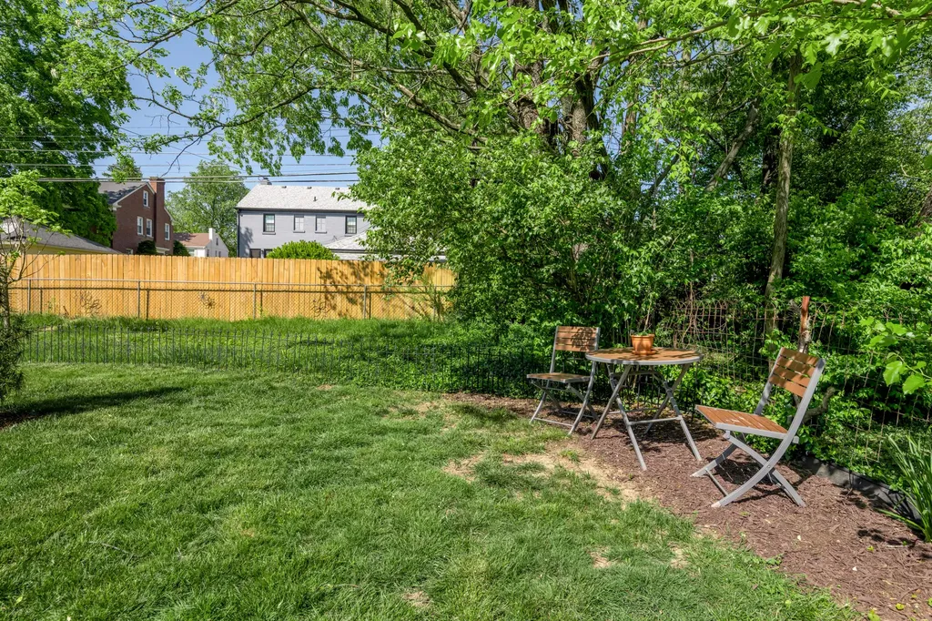 221 Greenbriar Road Lexington KY 40503