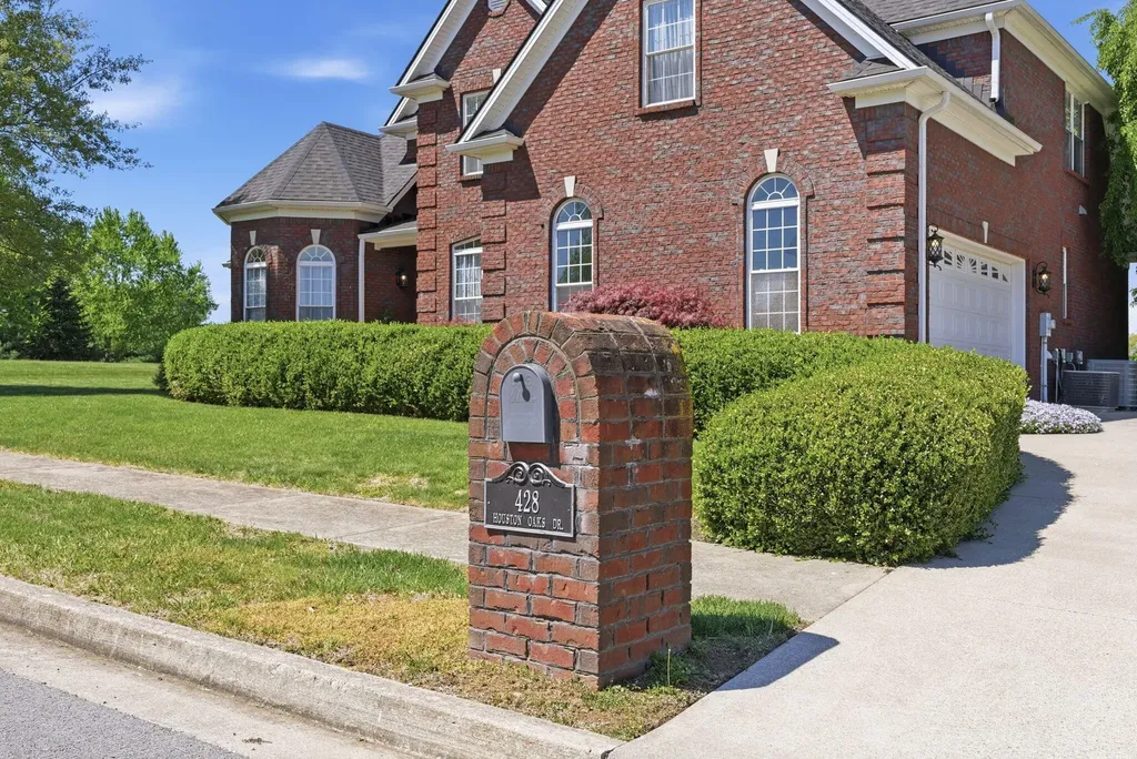 428 Houston Oaks Drive Paris KY 40361