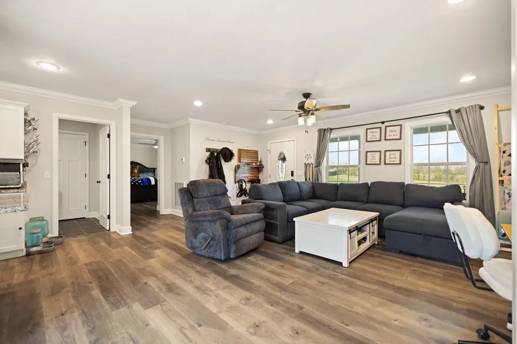 219 Brook Drive Jeffersonville KY 40337