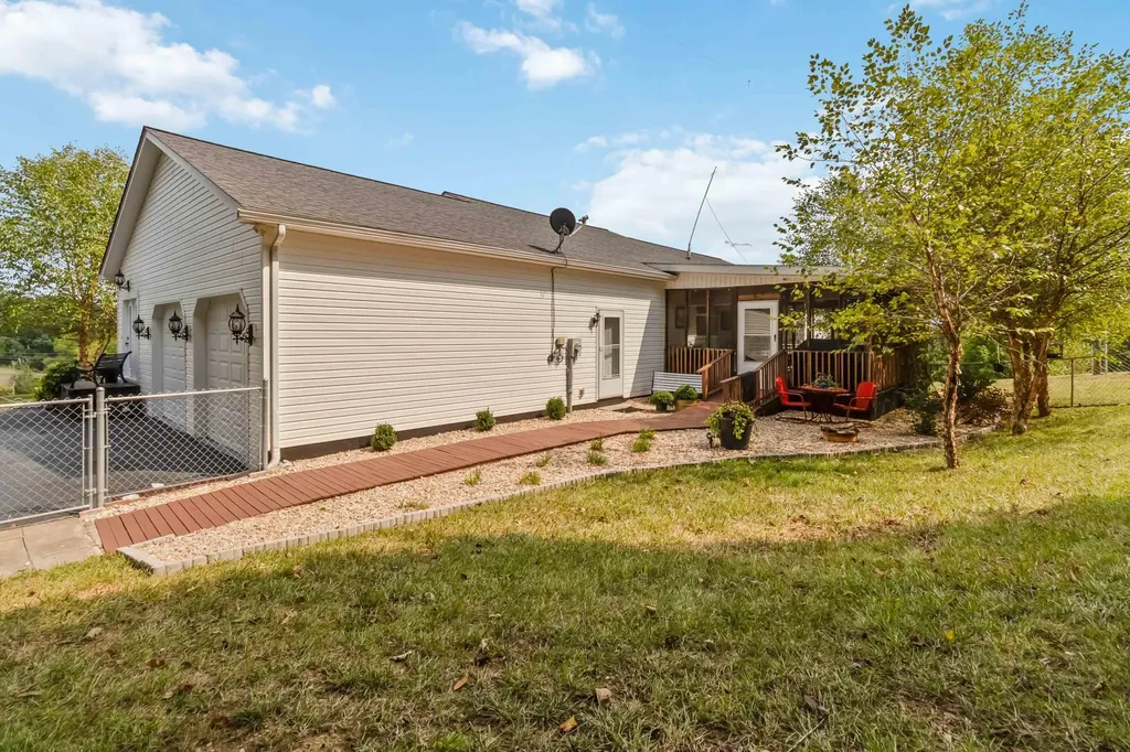 241 Perdue Road Monticello KY 42633