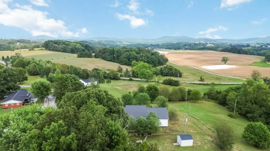 241 Perdue Road Monticello KY 42633