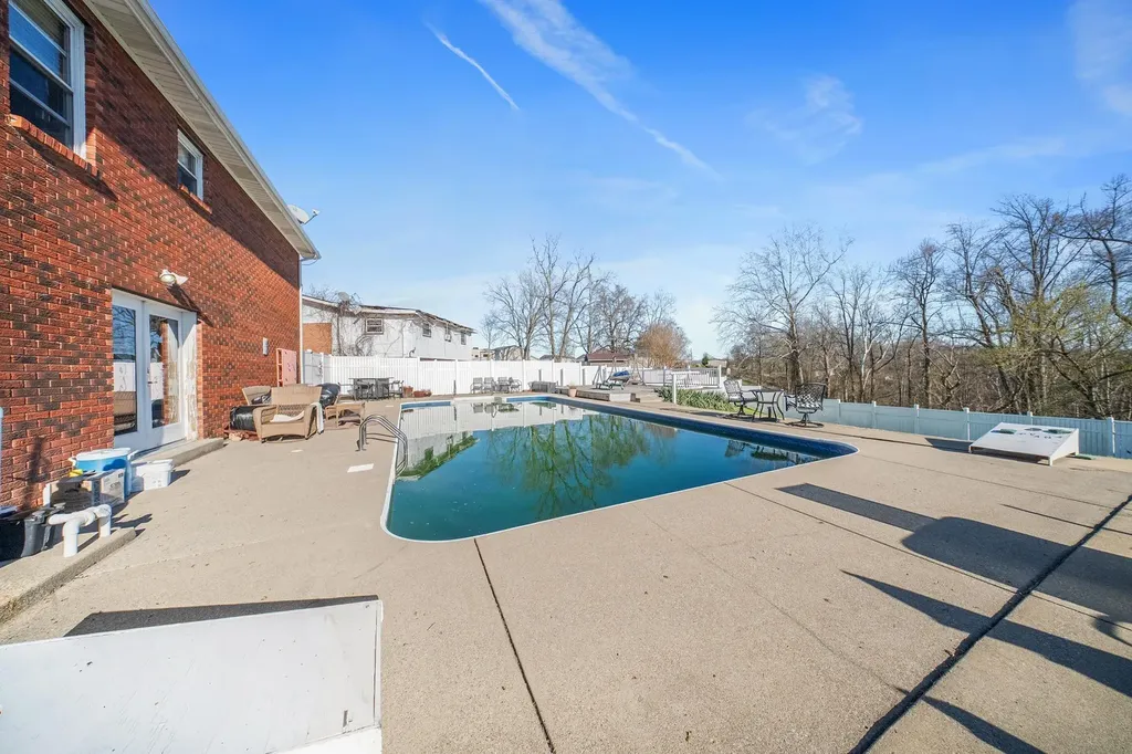 7404 Nekirk Road Ashland KY 41102